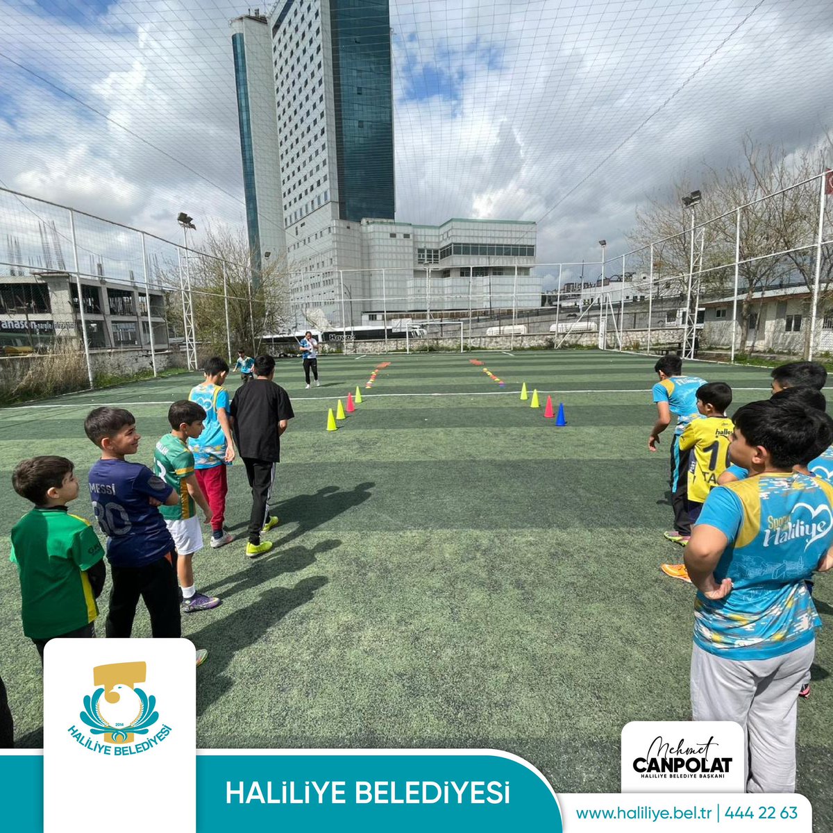 haliliye_bld's tweet photo. Geleceğin yıldızları sahada yetişiyor. ⚽

🔹 Futbol kursumuzda çocuklarımız hem sporla buluşuyor hem de disiplin, takım ruhu ve özgüven kazanıyor.

Çocuklarımızın sağlıklı ve güçlü bireyler olarak yetişmesi için spora destek olmaya devam ediyoruz. 💪 https://t.co/8qc4c3B1jm