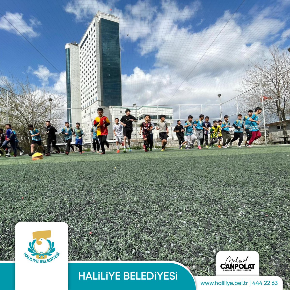haliliye_bld's tweet photo. Geleceğin yıldızları sahada yetişiyor. ⚽

🔹 Futbol kursumuzda çocuklarımız hem sporla buluşuyor hem de disiplin, takım ruhu ve özgüven kazanıyor.

Çocuklarımızın sağlıklı ve güçlü bireyler olarak yetişmesi için spora destek olmaya devam ediyoruz. 💪 https://t.co/8qc4c3B1jm