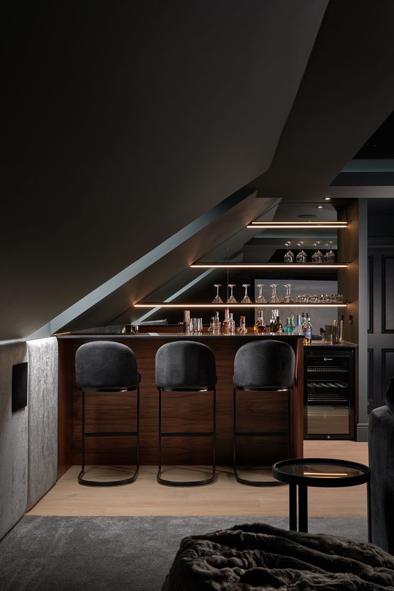 Cre8tiveRooms's tweet image. 🎱🍸🎬

A bespoke setup combining a cinema room, drinks bar, and pool table — designed for relaxing, hosting, and making the most of every moment at home.

Thinking about transforming your space? Get in touch

#HomeCinema #GamesRoom #Axminster #InteriorDesign