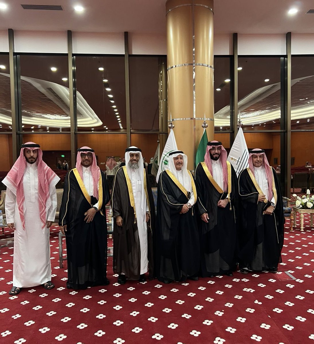 Al_khathlan's tweet photo. احتفل ابن العم/عبدالرحمن بن سعد بن عبدالله الخثلان بزواج ابنه/ماجد على كريمة/عبدالله بن راشد الهاجري يوم أمس الجمعه ٢٢/ ١٠ /١٤٤٧ (٢٠٢٦/٤/١٠م) في نادي وزارة الداخلية بمدينة الخبر.
بارك الله للعروسين وبارك عليهما وجمع بينهما في خير.
#افراح_آل_خثلان 
#آل_خثلان https://t.co/YKczbVX1vN