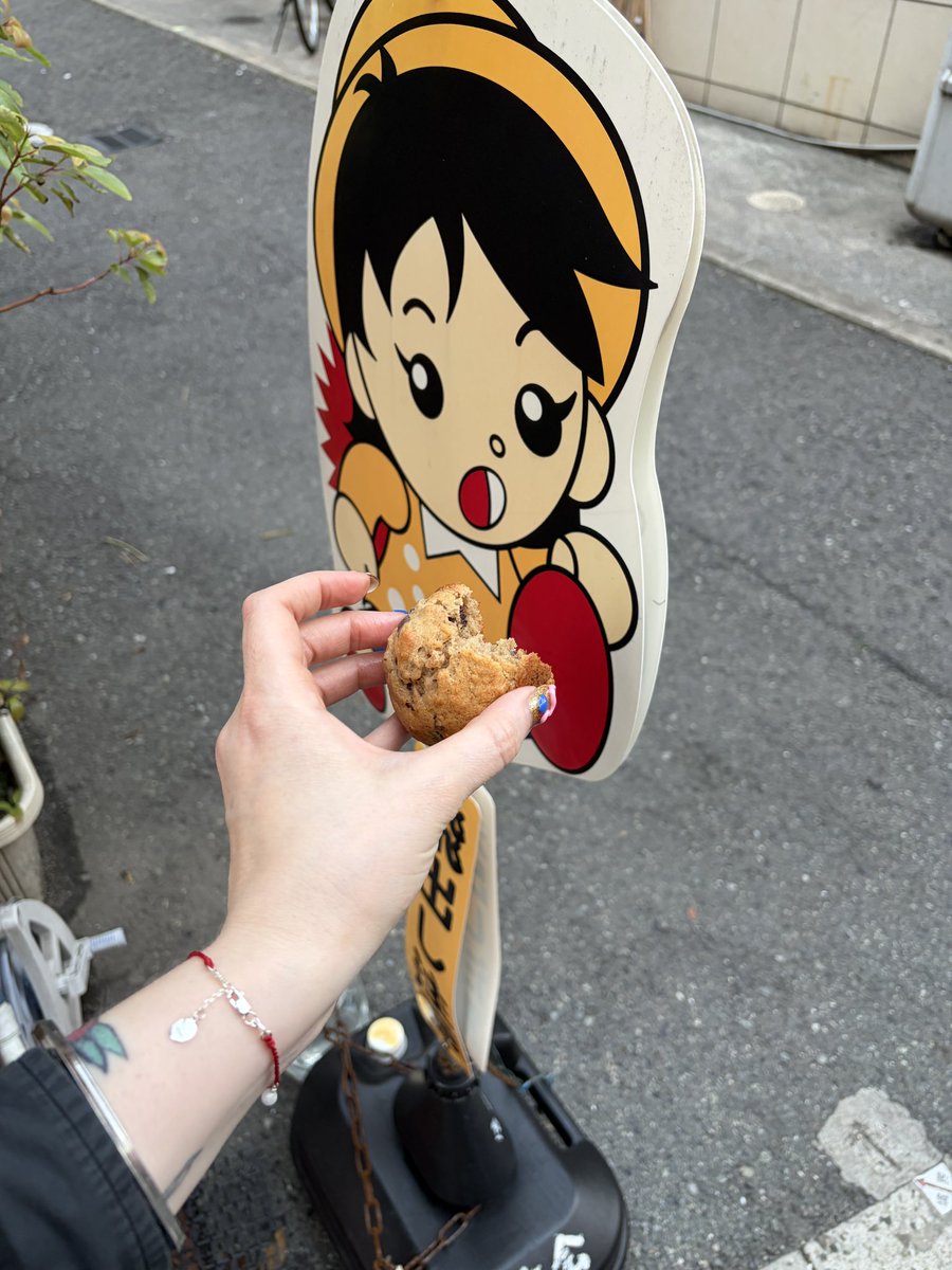 worm girl tweet media