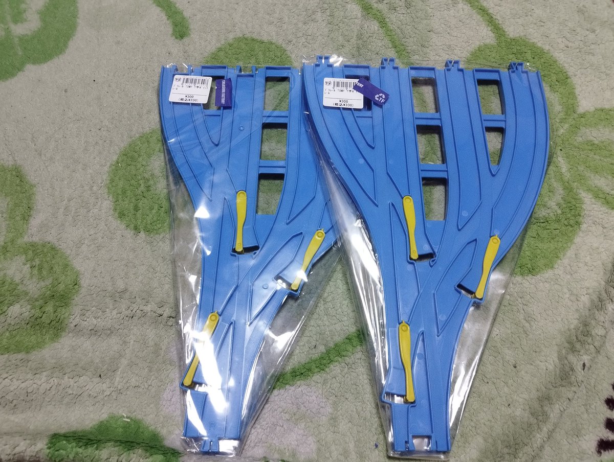 yorosikutanuki's tweet image. 今日の戦利品！
トーマス号初入手
東西線はライト改造しようかな？
#プラレール