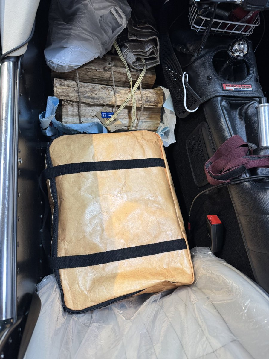 attmark's tweet photo. 西日本へツーリング行ってきます！

薪も積んでキャンプしながらのんびりと〜！

荷物パンパンですね〜。 https://t.co/aFV86KkenW