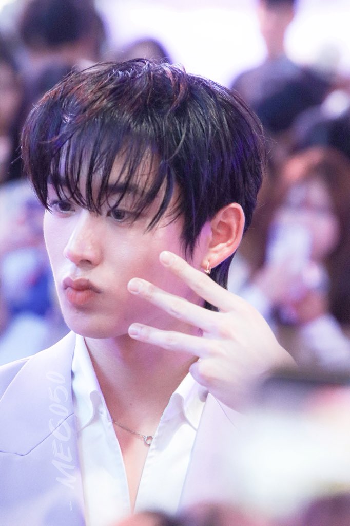 meG. | 🌃 tweet media