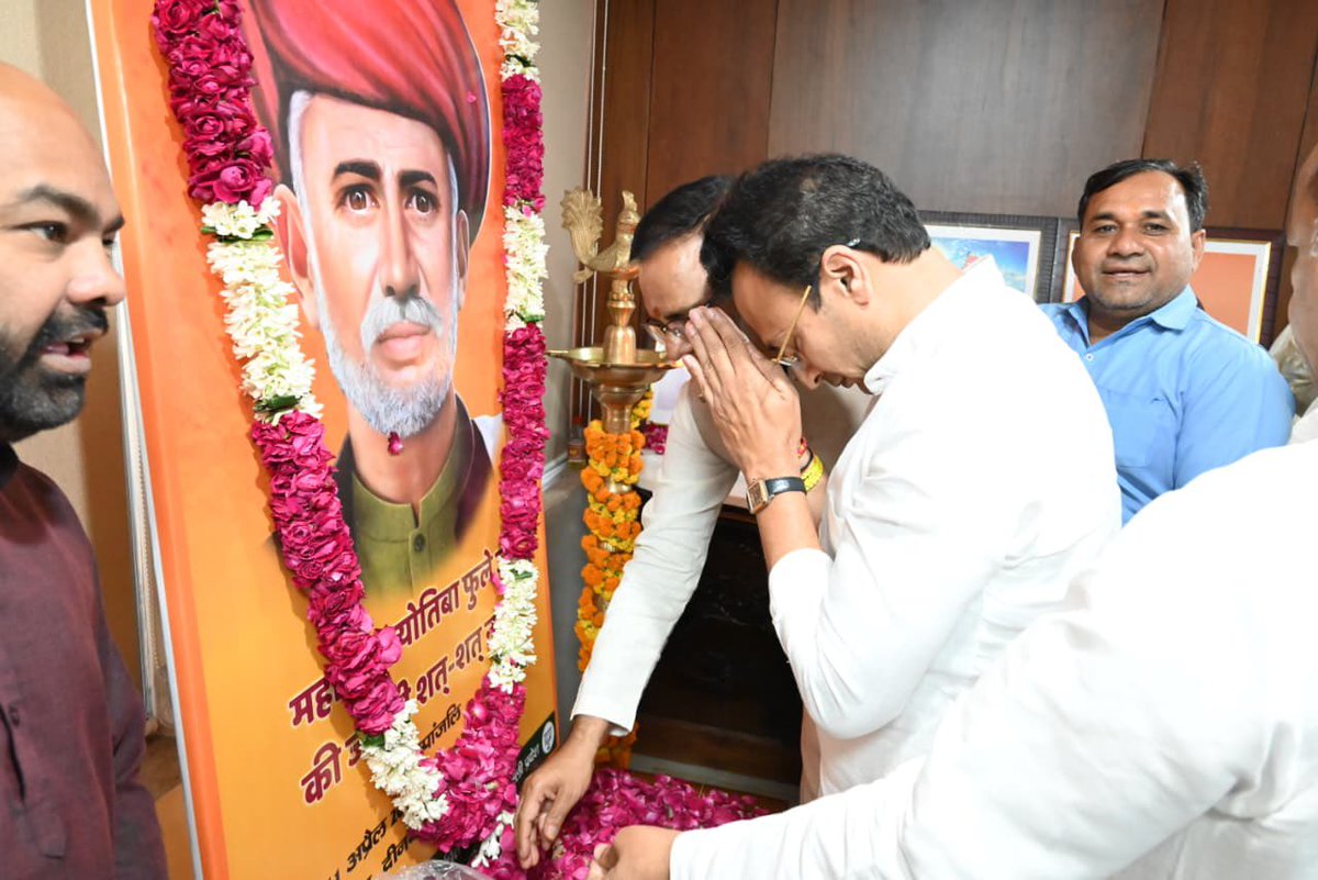 visshnumittal's tweet image. समानता, शिक्षा और सामाजिक न्याय के अग्रदूत ज्योतिराव गोविंदराव फुले जी की जयंती पर प्रदेश कार्यालय में आयोजित पुष्पांजलि कार्यक्रम में शामिल होकर उन्हें विनम्र श्रद्धांजलि अर्पित की।🙏

#JyotibaPhule #SocialJustice #EducationForAll #Equality