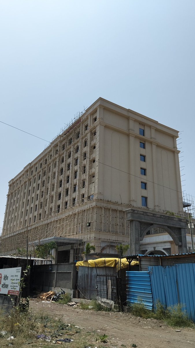 PraktCD's tweet image. Soon to open the Express Inn Heritage near Cambridge chowk, CSN. With 161 keys, banquets, restaurants, swimming pool, etc. will add new luxury to the city's hospitality sector. 
@The_CSN_Index @CSN_Updates
#Expressinn #csn #aurangabad #ixu #Hotels