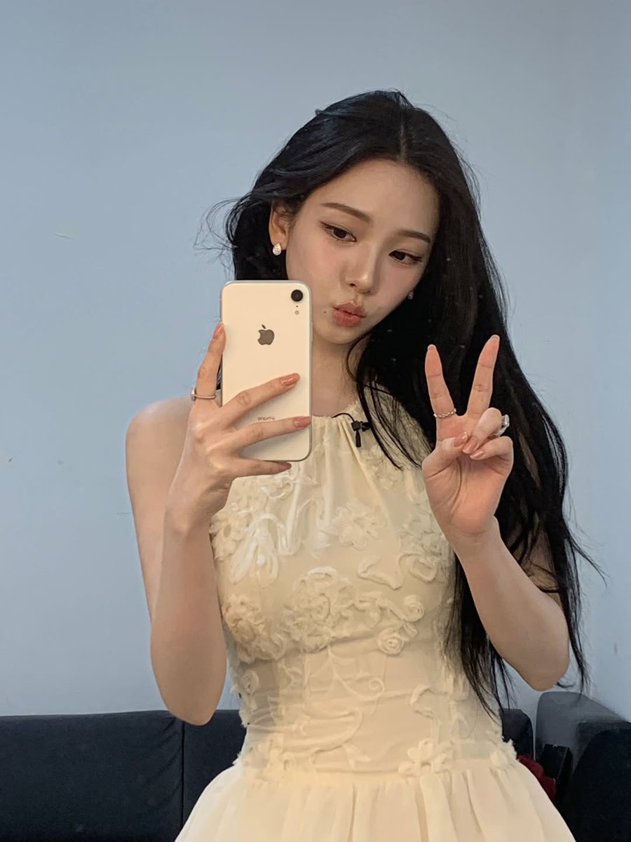 순간의 카리나 tweet media