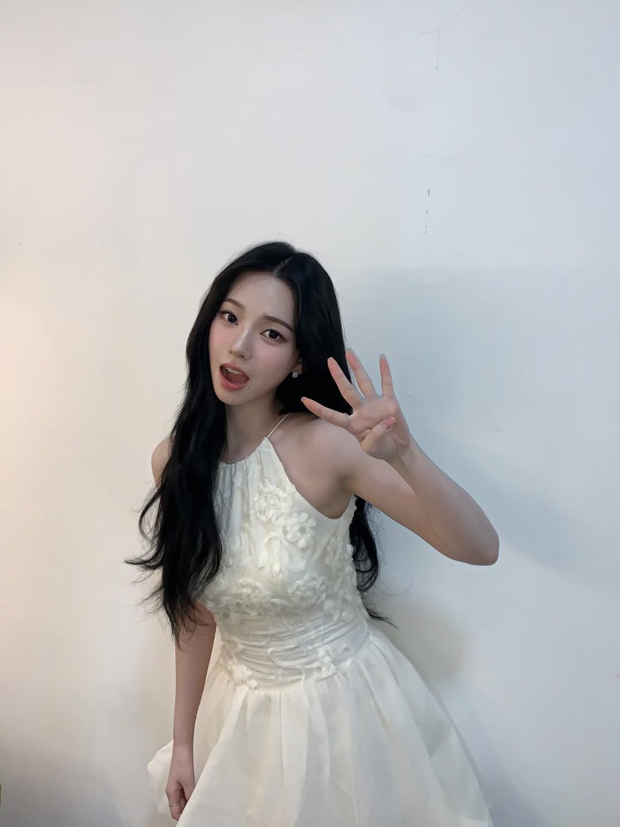 순간의 카리나 tweet media