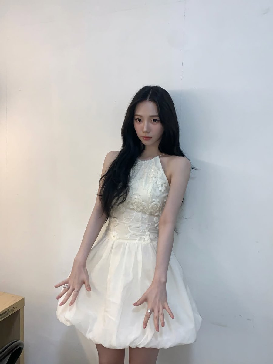 순간의 카리나 tweet media