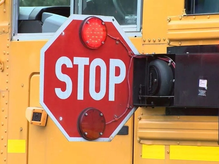 New Kentucky law targets drivers who illegally pass school buses with increased penalties: bit.ly/4t7VQYm