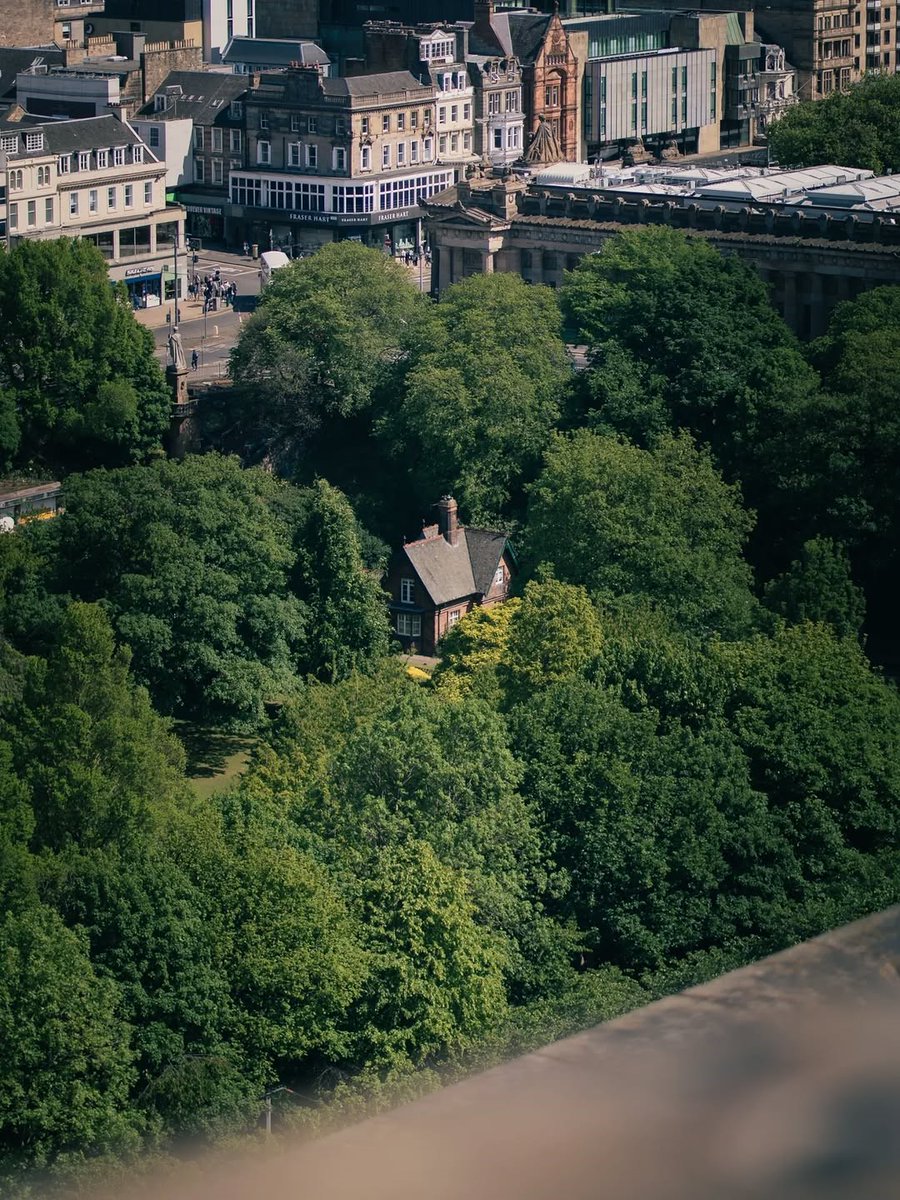 Edinburgh tweet media