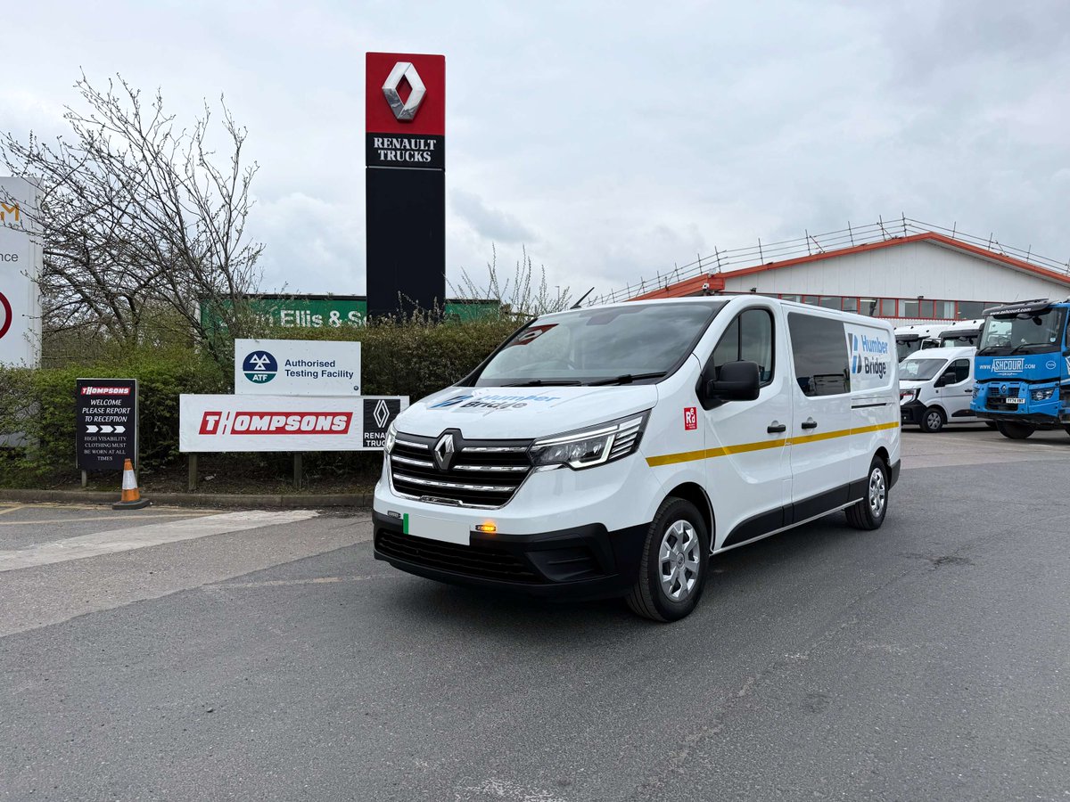 ThompCommLtd's tweet image. A great handover for Humber Bridge 👏⚡ This L2 H1 Renault Trafic Electric Van, built with Lyndon Systems, RKG Electrics, and Matt Vinyl Graphics, is ready to support operations. #ElectricVan #RenaultTrafic #FleetHandover #SustainableTransport #KeepingYouMoving ⚡🚐