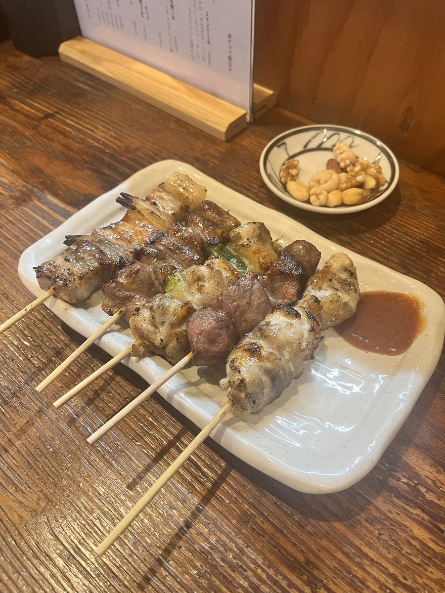 TomoInotomo's tweet photo. 焼き鳥塩です🧂鳥刺し https://t.co/KUU6Zqgo3S