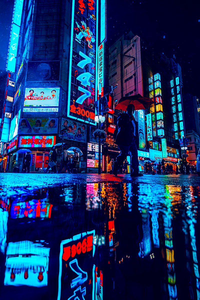 Shinjuku neon night in Tokyo, Japan.
Cyberpunk × rain reflections.