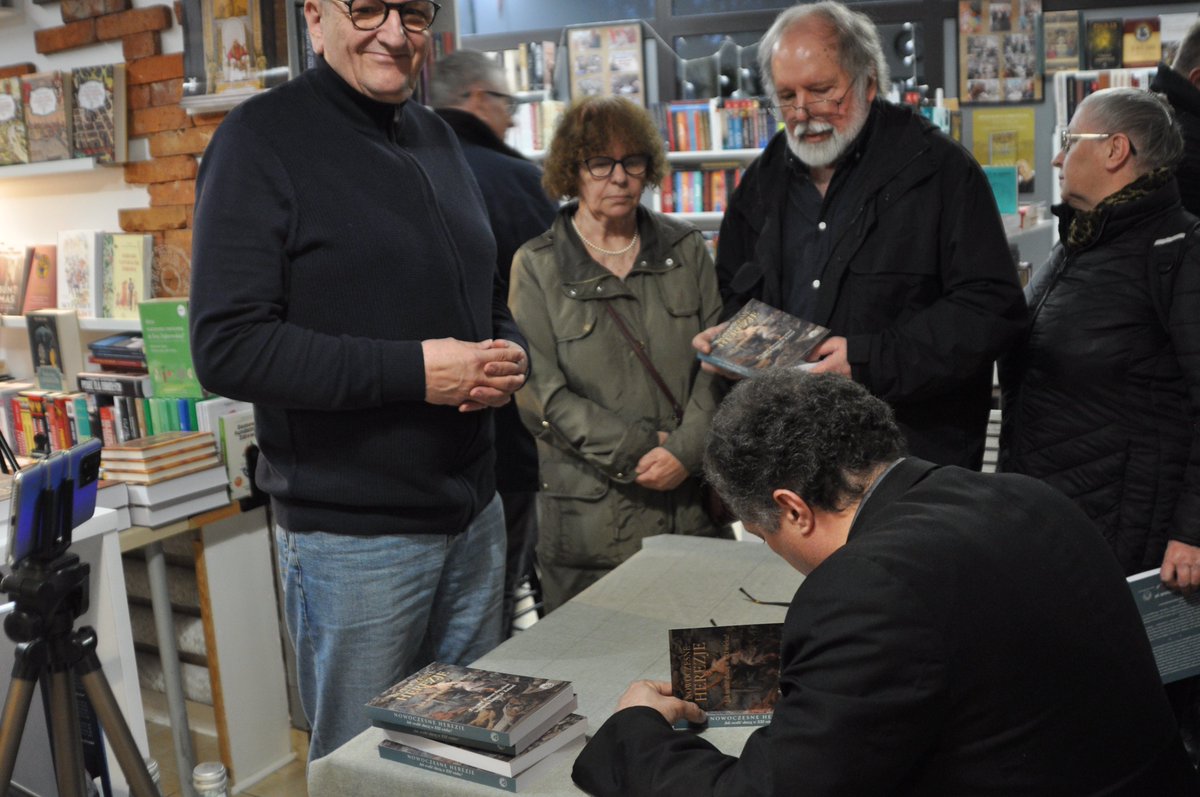 Multibook.pl Ulubiona Księgarnia Warszawy AD 2022 tweet media