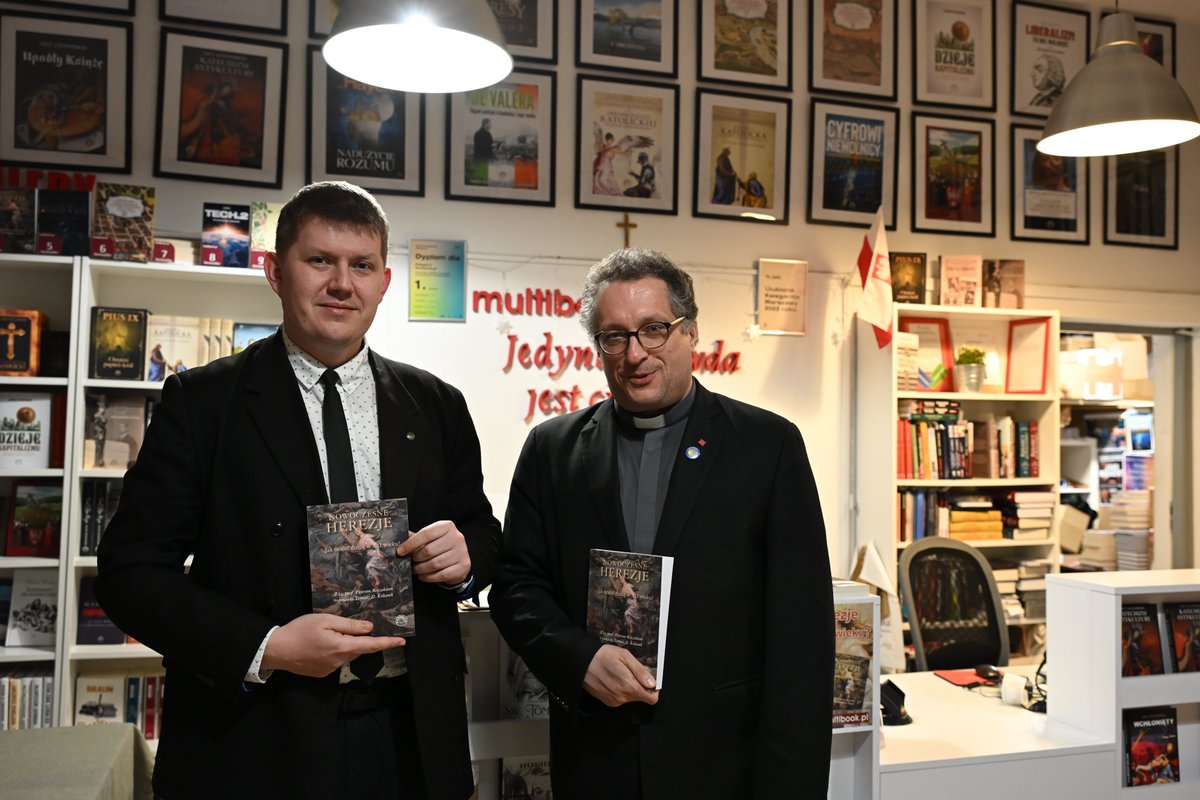 Multibook.pl Ulubiona Księgarnia Warszawy AD 2022 tweet media