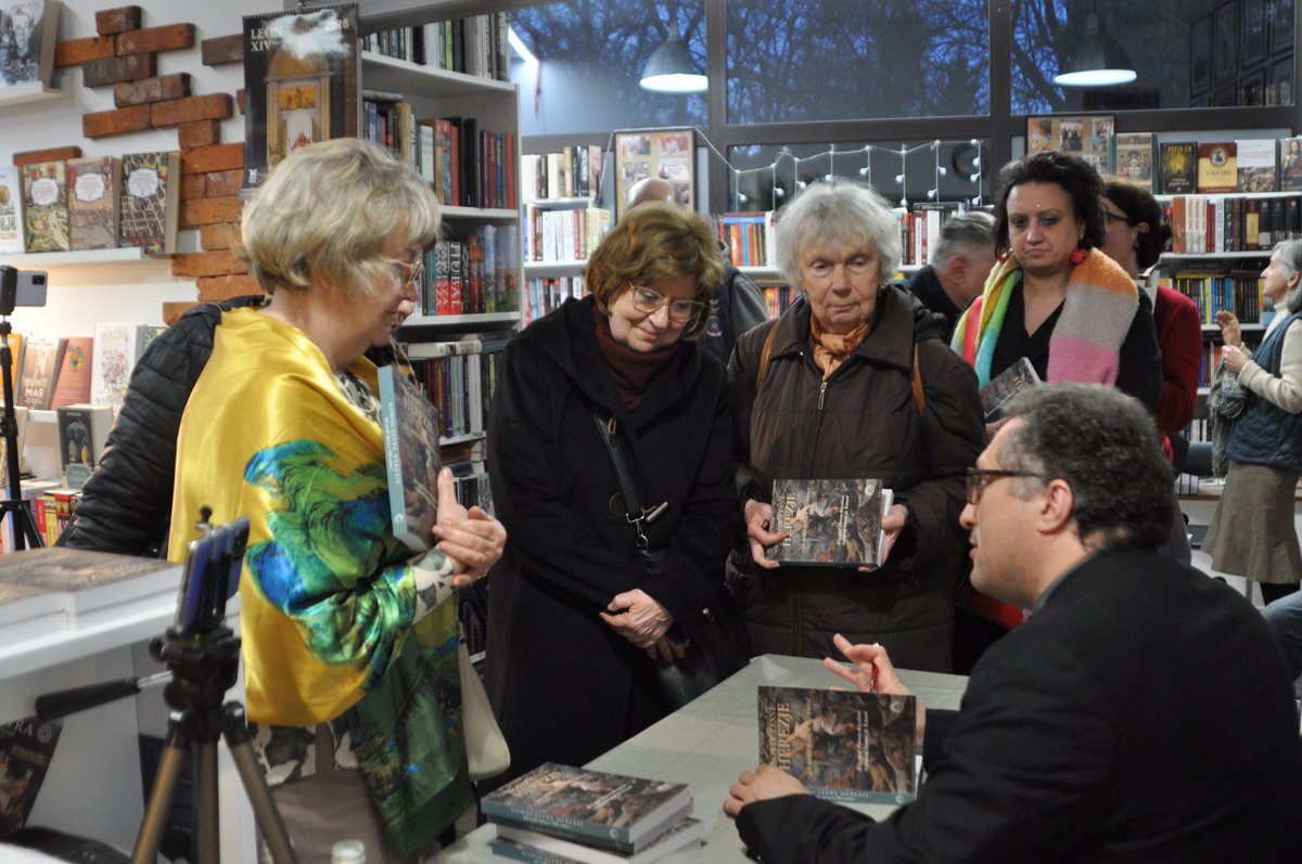 Multibook.pl Ulubiona Księgarnia Warszawy AD 2022 tweet media