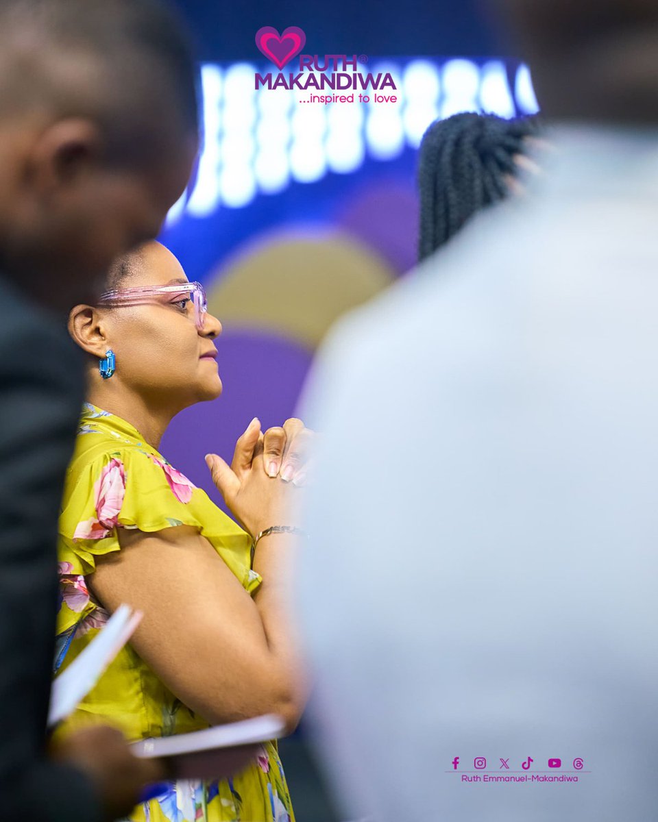 ruthmakandiwa's tweet image. Child of God; you carry the fullness of God. Not a little power. Not a little presence. The totality of the Godhead lives in you. 
#Jesus
#Flow 
#EmmanuelMakandiwa 
#RuthEmmanuelMakandiwa