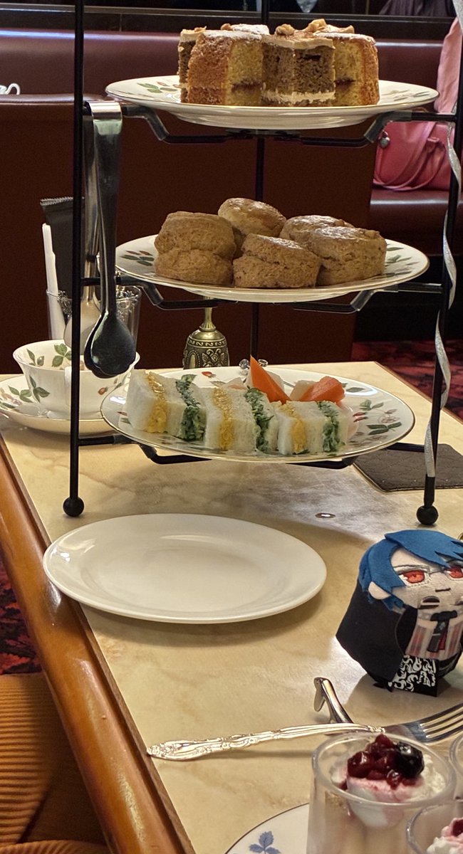 ウルフズティールームさん（<a href="/wolfs_tearoom/">Wolf's Tearoom(ウルフズティールーム)</a> ）に行ってきました。スコーンうまうま
