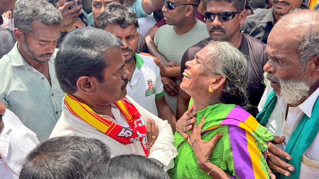 karurthayanban's tweet photo. துப்பாக்கியால் சுடப்பட்ட மணிகண்டன் குடும்பத்தை நேரில் சந்தித்து அண்ணன் சீமான் ஆறுதல் கூறினார். https://t.co/dp9YDFmLP4