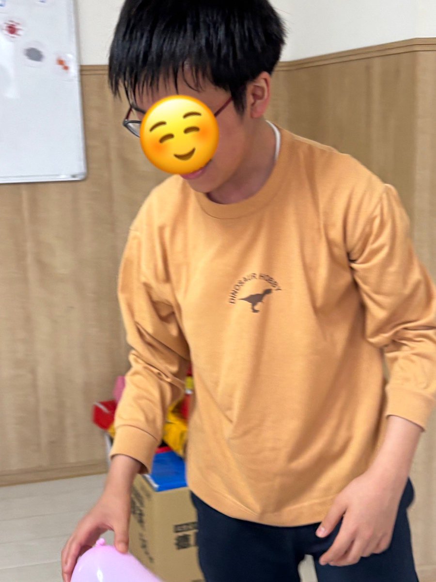 firstdream_04's tweet photo. 🌹西小松川教室🌹
2026.4.11(土)
『風船起き上がりこぼし』
風船とビー玉で起き上がりこぼし🐵を作りました🩵好きな絵を描いて創造性を鍛えました🌻蹴ったり🦵ボールを当てたり🏃あれ？何しても起き上がるね😃

▽ファーストシーンドリームの詳細はこちら！
https://t.co/yO2C3uYhQs

#放デイ #工作 https://t.co/kStUIlQ4Ns