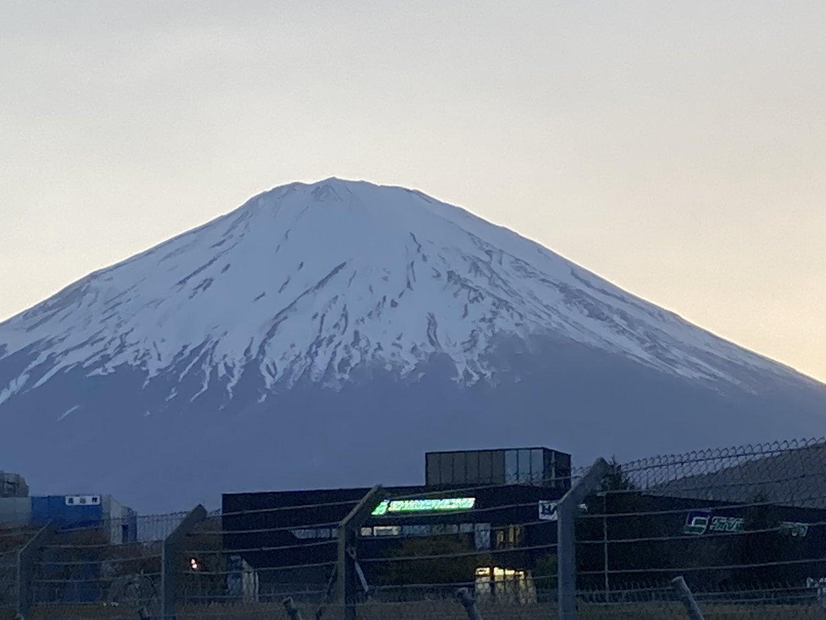 今日の　#富士山 は今の富士スピードウェイから。これから花火です。
#花火