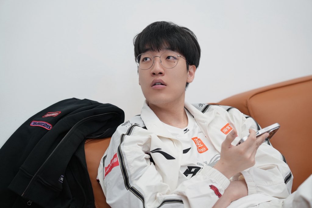 Anyone's Legend tweet media