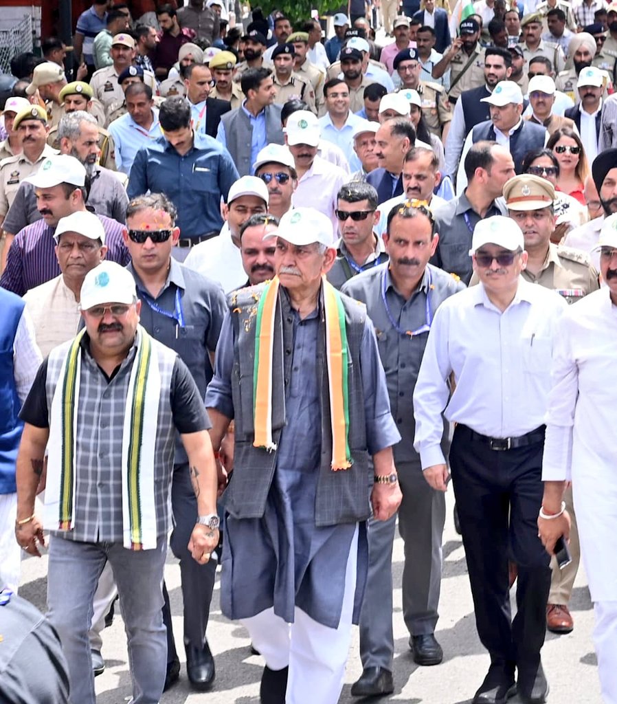 KashmirAhead's tweet image. Drug-free J&amp;amp;K campaign demands not just sympathy but collective action because it is not an individual plight but a collective crisis, not one family's tragedy but a challenge to us all : @OfficeOfLGJandK Shri Manoj Sinha. He launched a #DrugFree mass movement in Jammu .