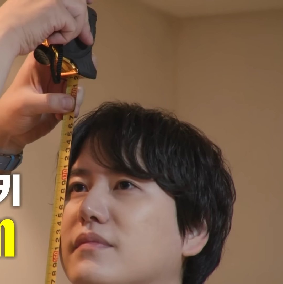 letz_kiki's tweet photo. 둘이 프로필 상 키 178이랑 177인데 실제:

규현: 의젓하게 178센치
예성: 이 악물고 늘렸는데 175 https://t.co/bWZBQSKc8K
