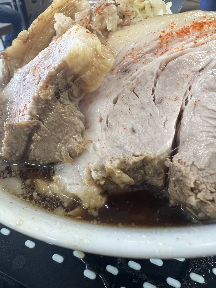 secondlife1121's tweet photo. 京都府福知山に二郎系ラーメン出来てた
夢を語れってお店
チャーシュー極厚でめっちゃ旨い柔らかい
ラーメン旨い
また行こ🎶 https://t.co/9FxDV9PJy4