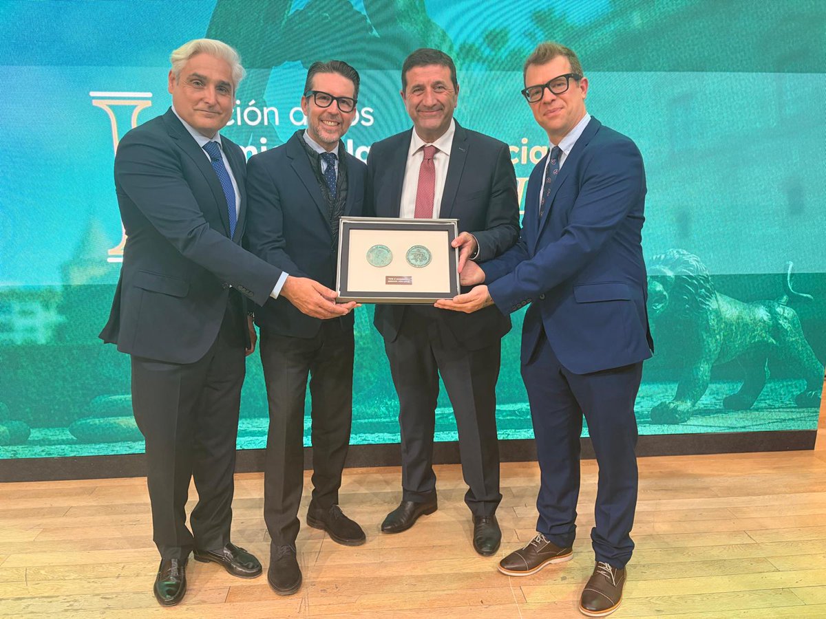 ciudadjerez's tweet image. 👋#Jerez recibe  el Premio a la Excelencia de la Administración Local por la creación del Clúster Tecnológico NEXUR, una red de  40 empresas en la que colaboran administraciones, universidades y entidades del territorio para desarrollar proyectos de innovación y digitalización.
