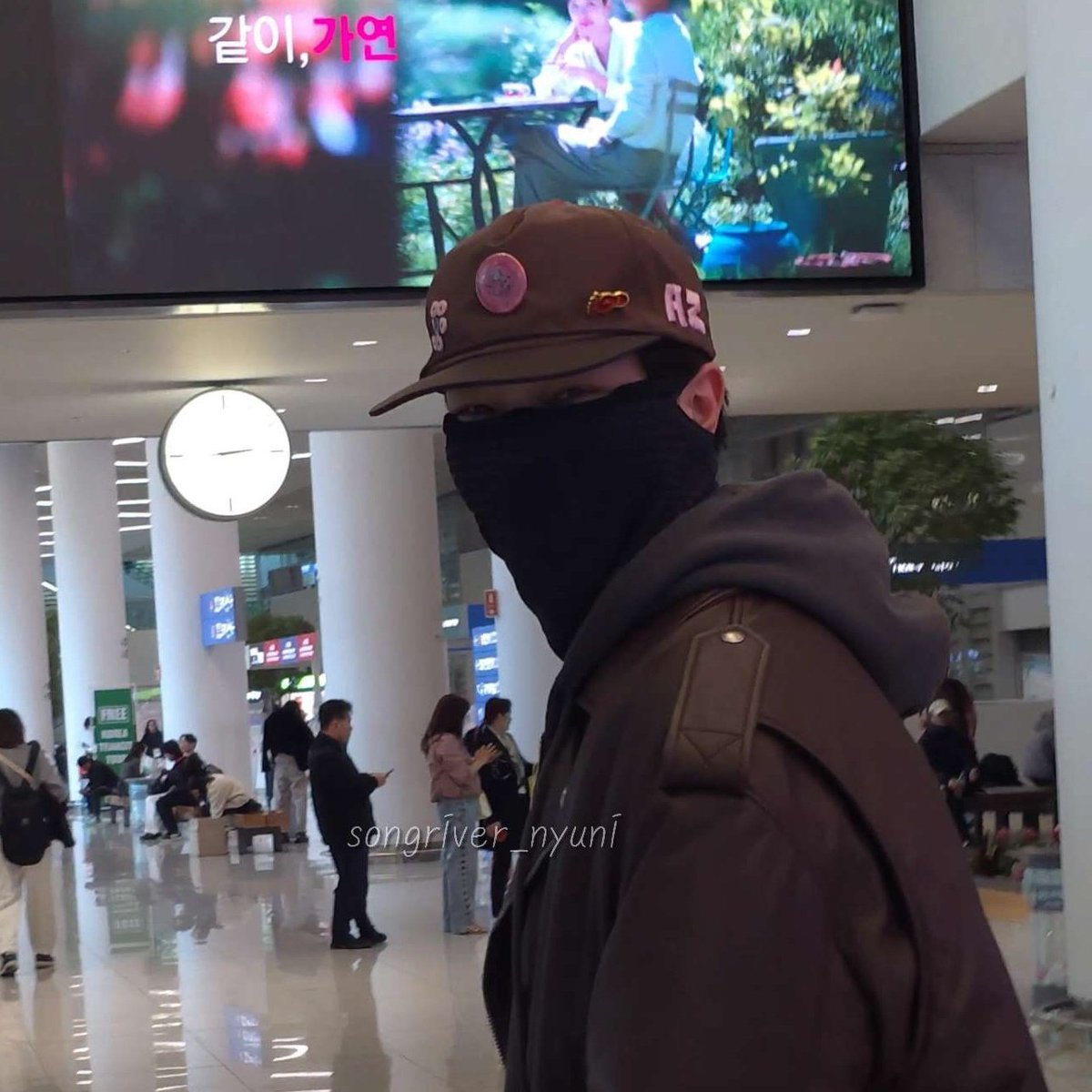 송리버 tweet media