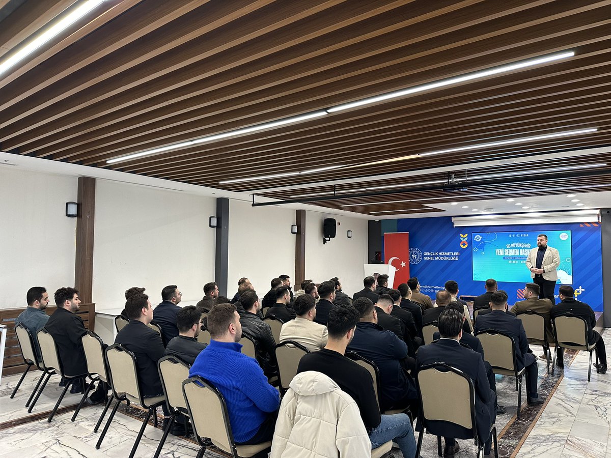 yenisecmengm's tweet photo. 📍Ankara / Gölbaşı

📑30 Büyükşehir Yeni Seçmen Başkanları İstişare ve Değerlendirme Kampımızın açılış toplantımızı Yeni Seçmen Başkanımız @tkutluay64 başkanlığında gerçekleştirdik. https://t.co/ZUq4XJ4NZU