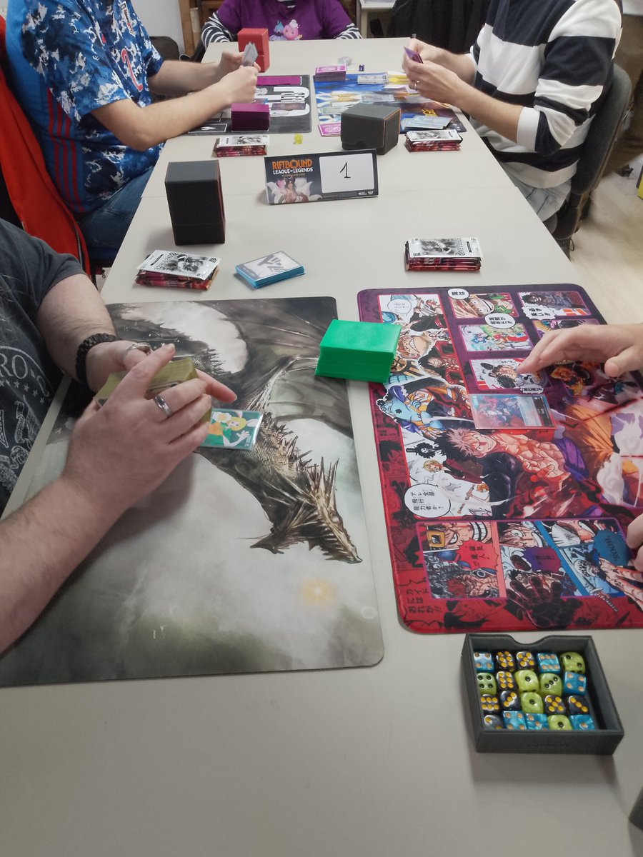 SnafuStore's tweet photo. L'Store Championship de One Piece comença amb 27 participants de 32 possibles!

Tota una odisea després que 10 impresentables no s'hagin presentat sense avisar... https://t.co/N4hmjf8phM