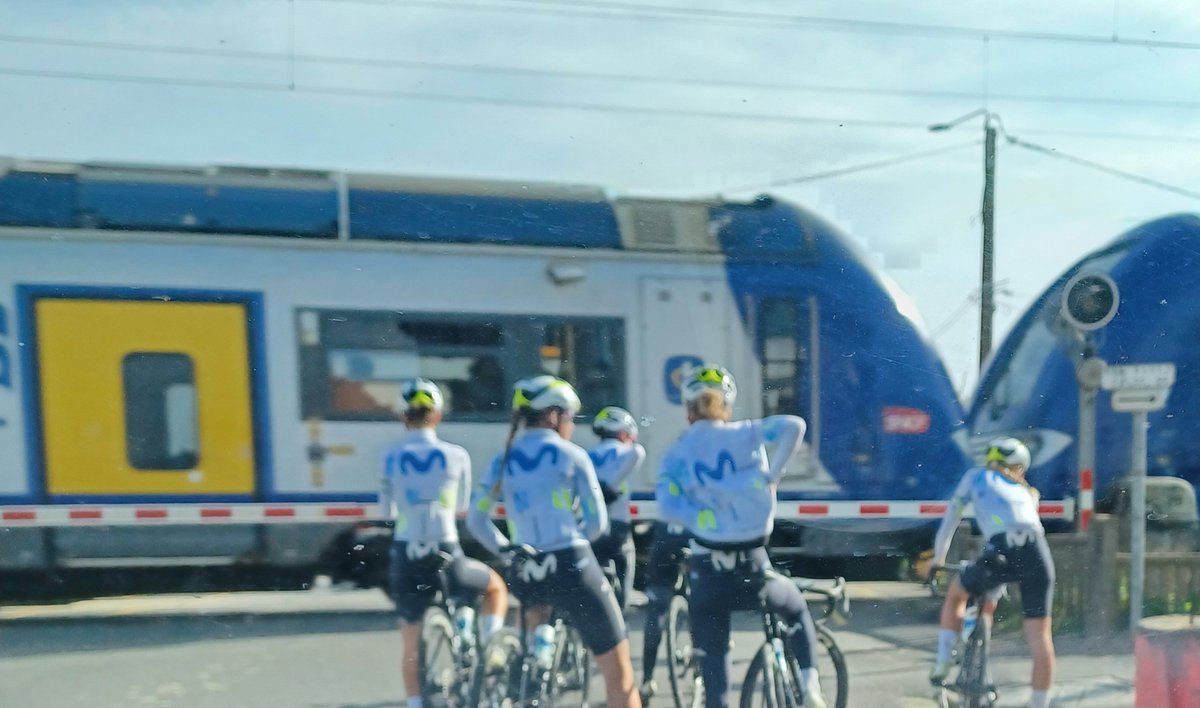 Nmallevay1's tweet photo. Je crois qu'ils sont prêts pour demain.
#ParisRoubaix.
#lesrp

Photos prises mercredi sauf celle de l'équipe Movistar prise, par hasard,aujourd'hui entre Leforest et Evin. https://t.co/kxwPWJr0Qc