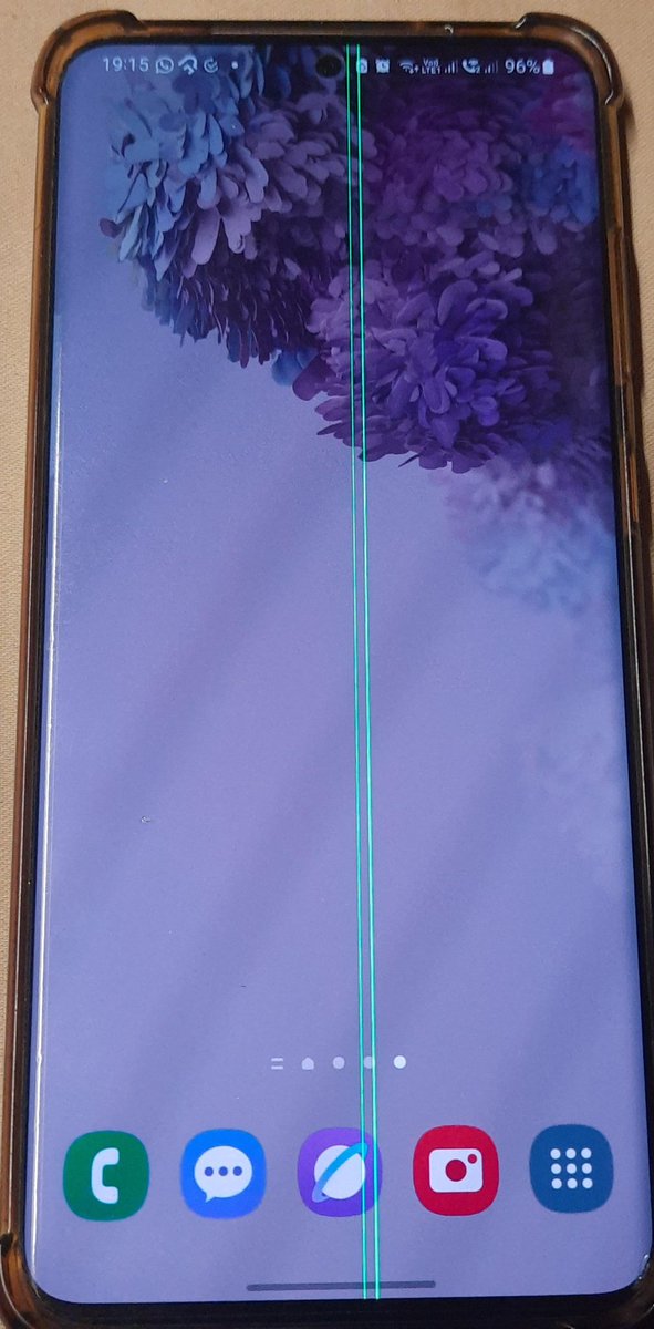 Shauzab_Zaidi's tweet image. My eyes set on the green lines on my Samsung Galaxy screen. Waiting for more lines to appear. Am sure Samsung will set this record too. Phones with max lines on display.
#greenlines #Samsung #defect #qualityissue #consumerprotection #linesonphone #poorservice #galaxyphones