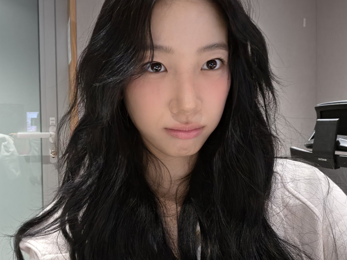 FIMBASE's tweet image. [WEVERSE DM] 260411 #KAZUHA 🍃 

: did you watch eunhaz’s date!??
: didn’t the photos turn out so well!? ㅎㅎㅎ
: ID photos
: it was so fun
: i can’t wait to watch the next oneㅋㅋㅋㅋㅋ