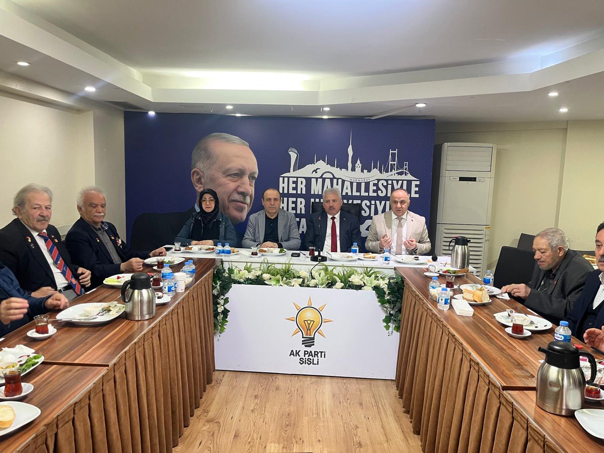 AKPartiSisli's tweet photo. İlçe Başkanlığımızda, Şehit ve Gazi Komisyonumuz tarafından, Aziz Şehitlerimizi rahmetle, kahraman gazilerimizi ise minnet ve şükranla anacağımız Şehitler Haftası kapsamında tanışma ve istişare toplantımızı kahvaltı eşliğinde gerçekleştirdik.

@abdullahozdemir 
@srkplt 
@mustafagunydin 
@SezaiKarao60291 
@Metin_Akbudak24 
@mmurselkaya 
@akpartiistanbul