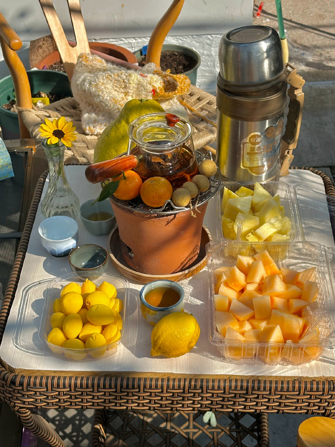 Highlander2000x's tweet photo. Crunch time!  Sharing my go-to snack combo—salty pretzels + sweet dried mangoes. Perfect for midday vibes or movie nights. Who’s grabbing a bite with me #SnackTimeJoy #YumAlert https://t.co/c2vTuHXQLz