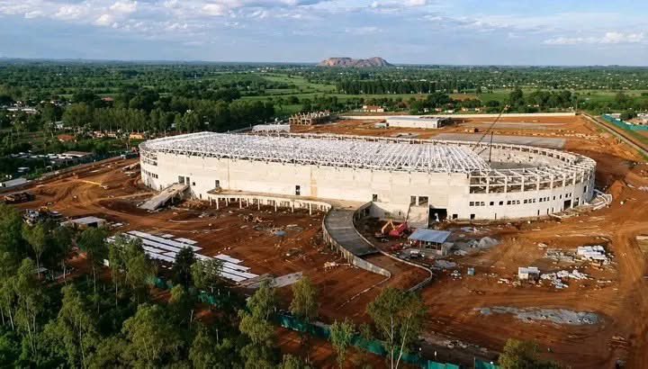 PacuPacu_Sports's tweet photo. Progress in motion at Akii Bua Olympic Stadium! 

Outside pitch, clubhouse, swimming pool, and roofing works are all taking shape. 

Whether it hosts AFCON 2027 or not, Lango’s voice is clear: finish the stadium, upgrade the roads &amp; deliver a world-class facility for the region. https://t.co/6zSd59GenK