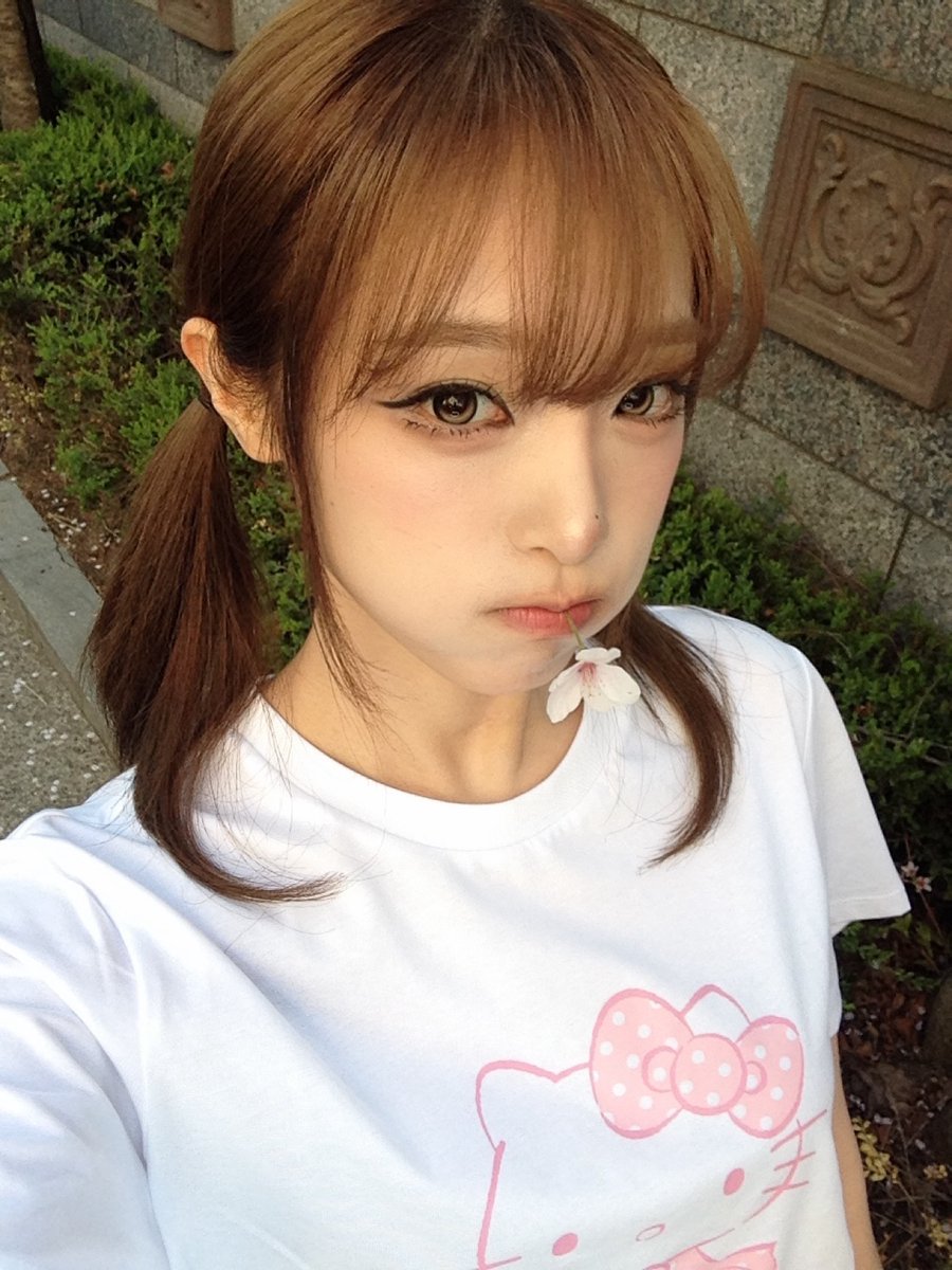 yena tweet media
