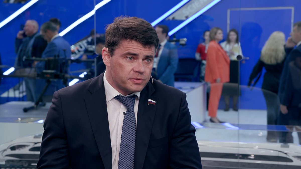 follyflly tweet media