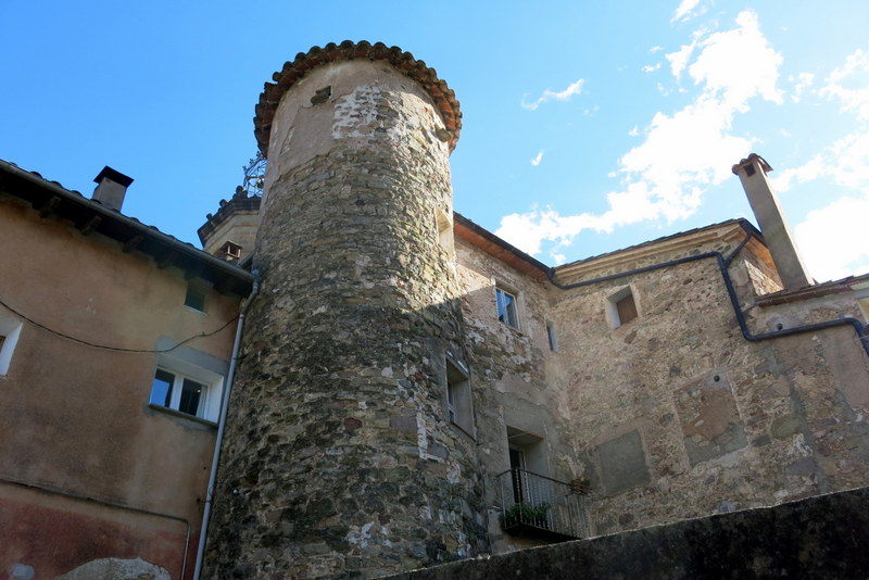 armengol1714's tweet image. Riudaura. #LaGarrotxa #Patrimoni #Catalunya #Ridaura #Natura #Història 
En altres documents històrics apareix el topònim Riodezariam o variacions com Sancta Maria de Riodesari, Riodezari, Riudazar, Valle Rivo de Azaro, Riodazari, Riodezariam, Rivi d'Azaro, Rividarii, Rividario,