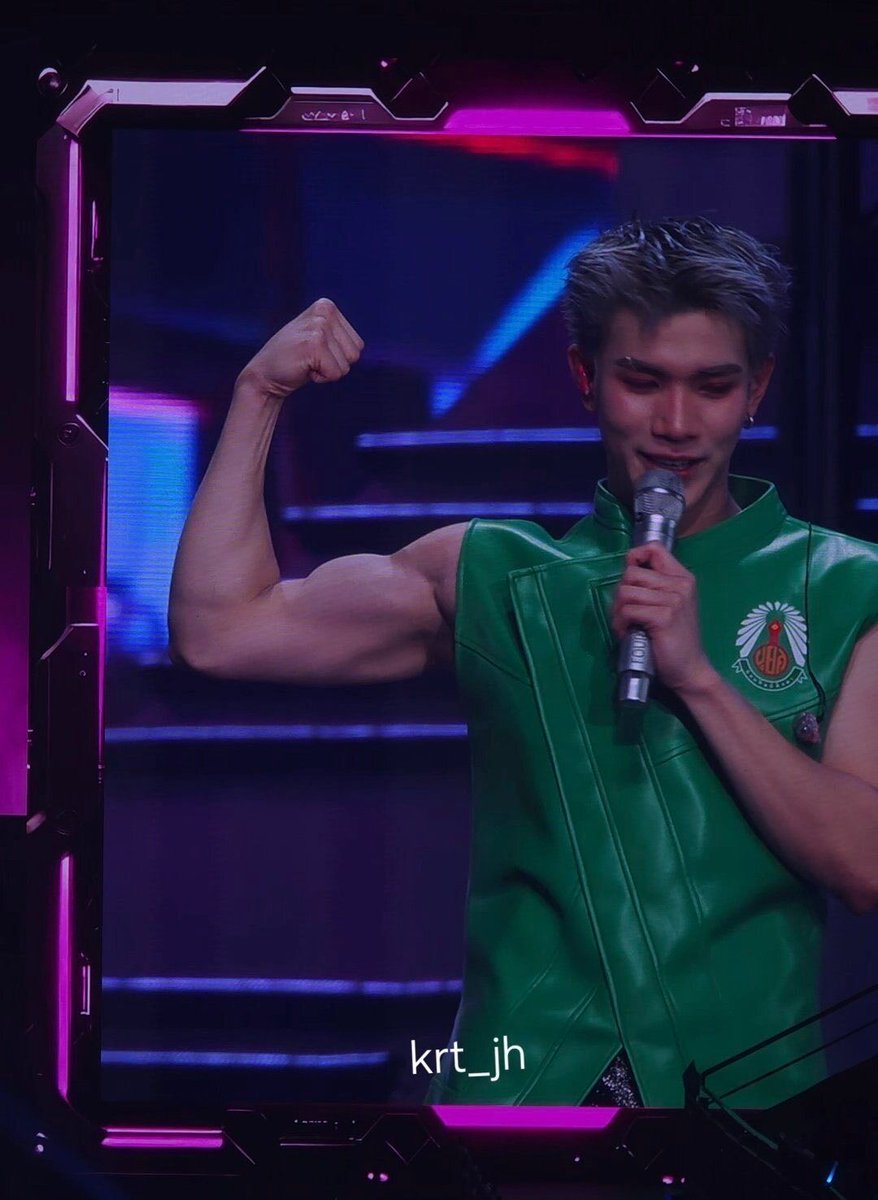 flexing actor tweet media