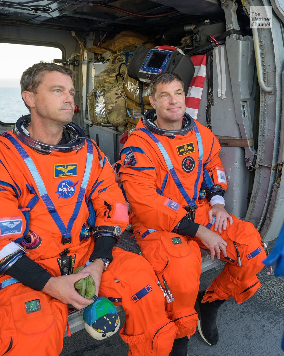 bombaytimes's tweet image. #ArtemisII wraps its historic journey with a safe splashdown 🌕🚀
The 10-day mission marks humanity’s first crewed lunar trip in decades, setting the stage for future #LunarMission &amp;amp; Mars missions 👀

#NASAMission #Nasa #Artemismission