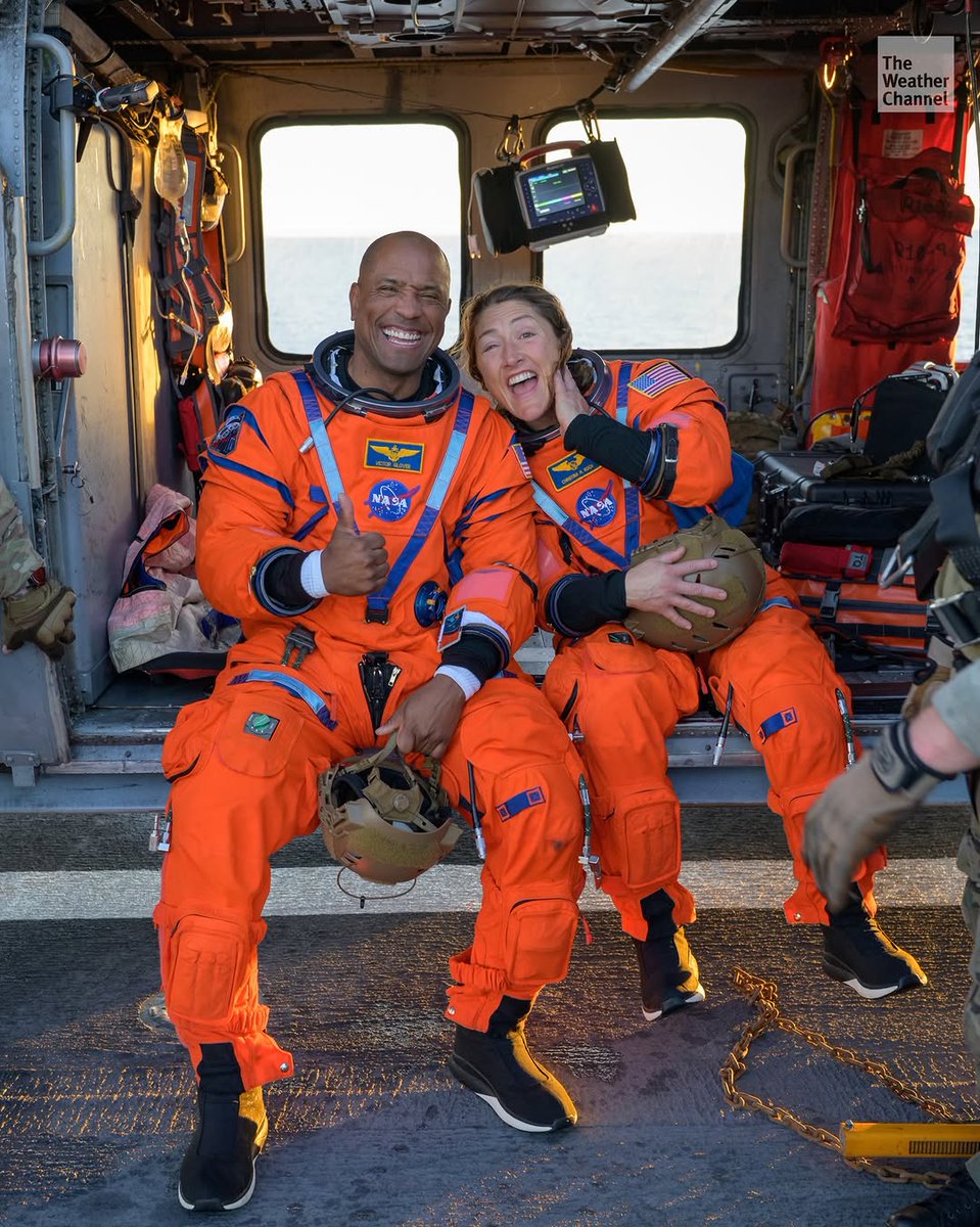 bombaytimes's tweet image. #ArtemisII wraps its historic journey with a safe splashdown 🌕🚀
The 10-day mission marks humanity’s first crewed lunar trip in decades, setting the stage for future #LunarMission &amp;amp; Mars missions 👀

#NASAMission #Nasa #Artemismission