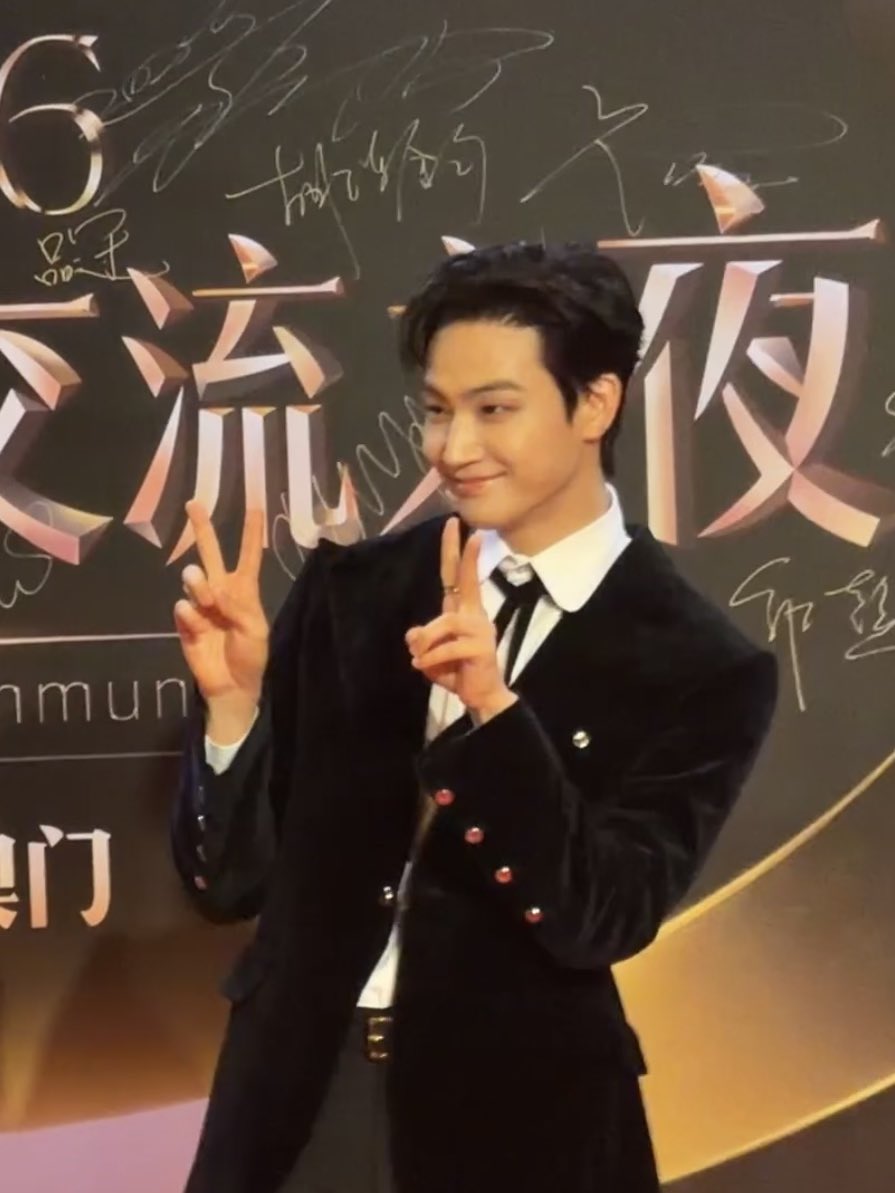 เพื่อนหล่อม๊ากกกกกกกก แจก 50 บาท 2 รางวัล 
#WEIBOGALA2026xJAYB 
#JAYB #제이비 
<a href="/jaybnow_hr/">JAY B</a>