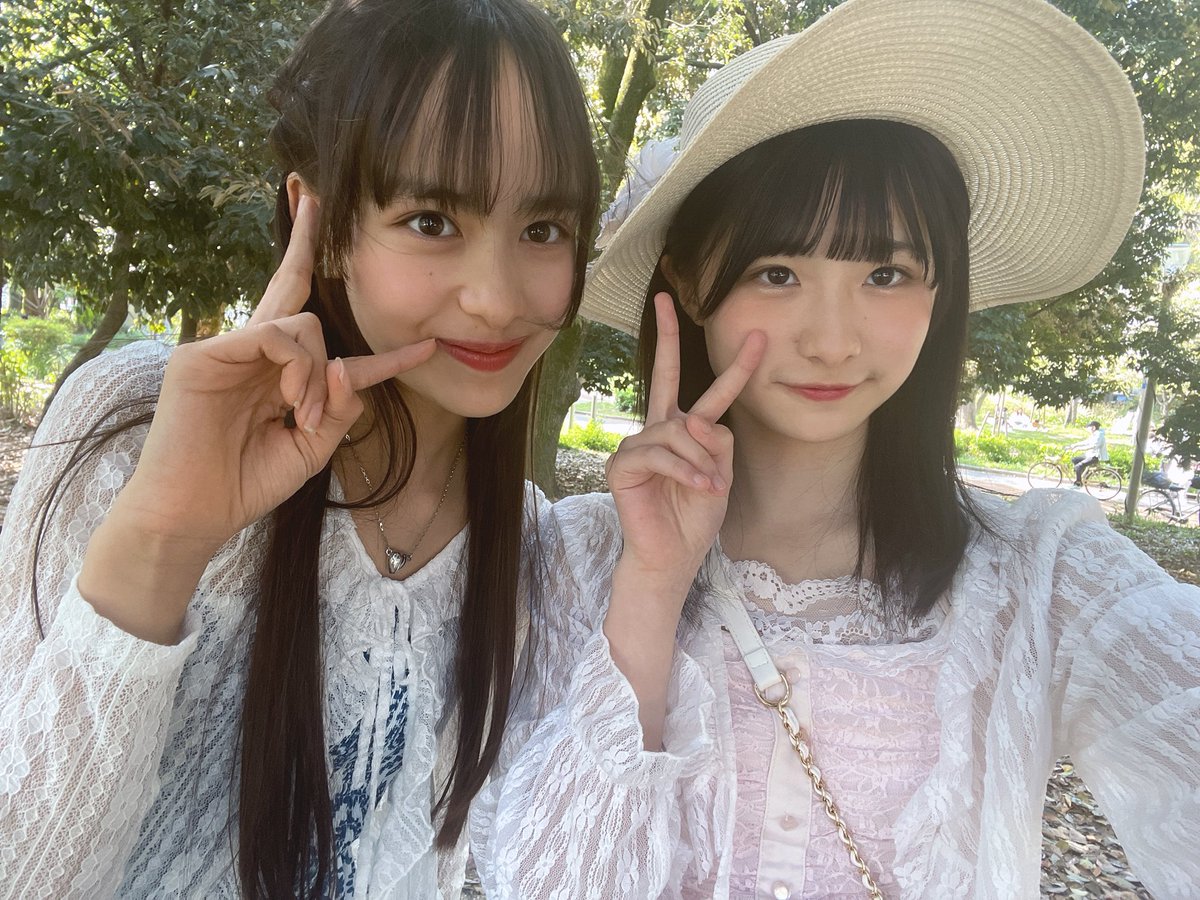 aiyan83's tweet image. 今日は撮影レッスンだったよ〜🌟
あいぽんとは上の着てるレースがめっちゃ似てて、こはたんとは麦わら帽子が
いっしょだった〜👒♡
その後のウェディングレッスンもがんばってきたよーー🎵
#大阪モデル撮影会  #model