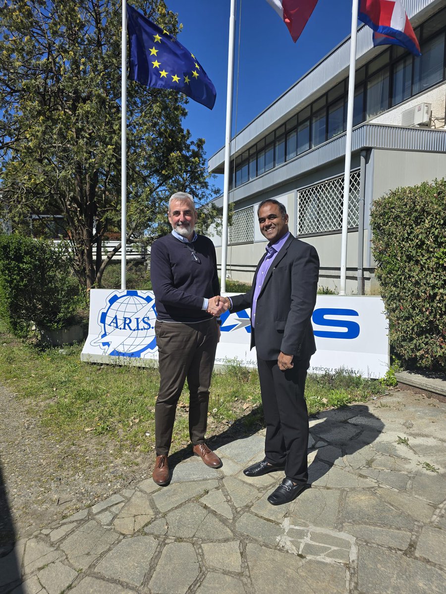 TechAtvs's tweet image. Aligned vision drives real innovation.ATVS Director Mr. Sumit connected with Mr. Giorgio Bellezza Quater (ARIS) to explore collaboration in defense &amp;amp; specialized engineering—blending global expertise for smarter, resilient solutions.#ATVS #DefenceTechnology #Collaboration