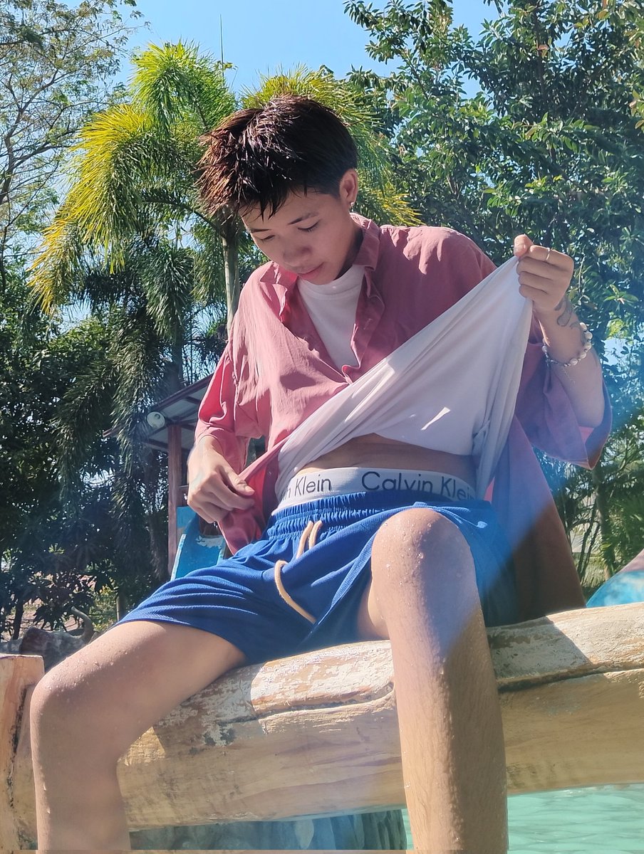 ptvaira's tweet photo. ang init gago https://t.co/AVKibBFERp